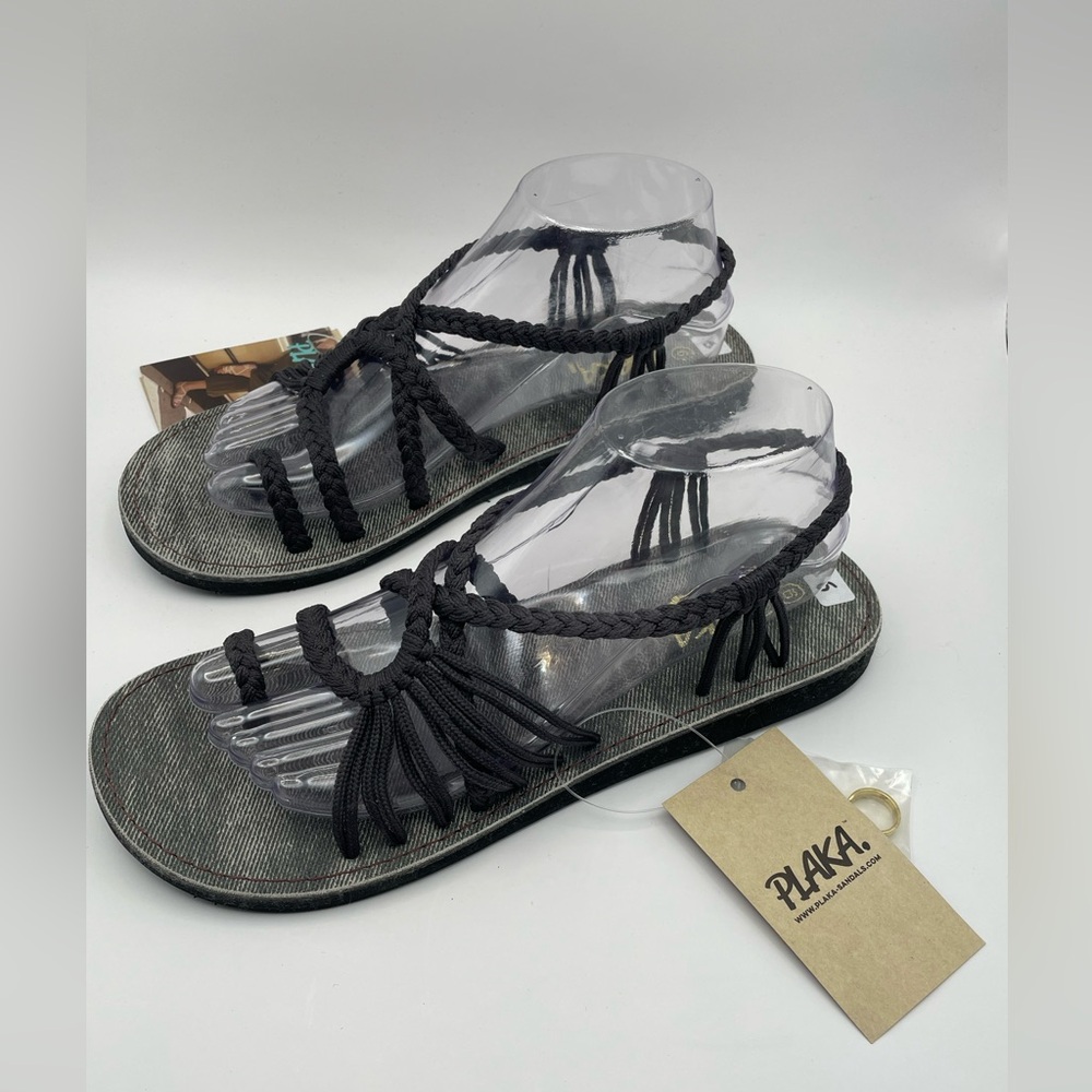 Plaka hand woven sandals - BNWT - Size 9 Women’s comes with toe ring & bag